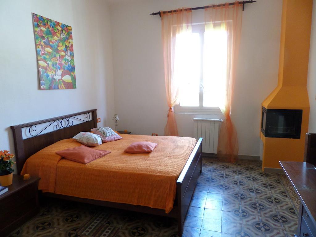 Bed and Breakfast I Colori Di Mag Специя Номер фото